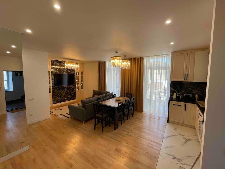 Apartment Confortable, Au Centre-ville